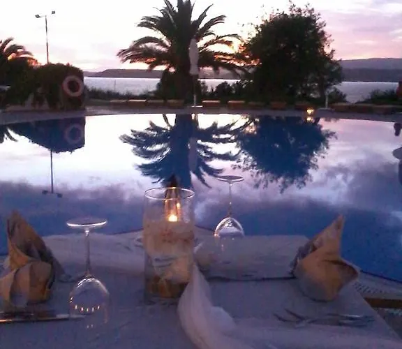 Отель Enalion Suites